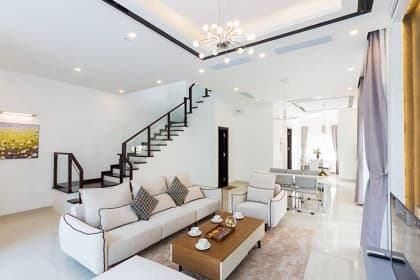 Thiết kế và thi công nội thất phòng khách village đẹp mắt, sang trọng với 4 cách chọn sofa cực kỳ hữu ích