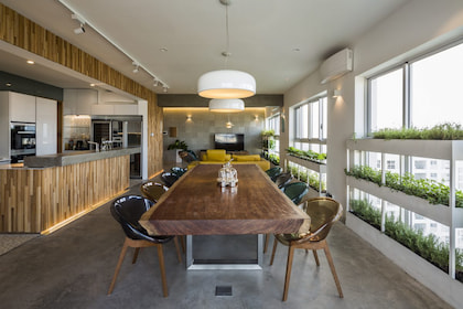 Thiết kế nội thất căn hộ penthouse quận 7 tràn ngập ánh sáng với không gian đóng mở thông minh