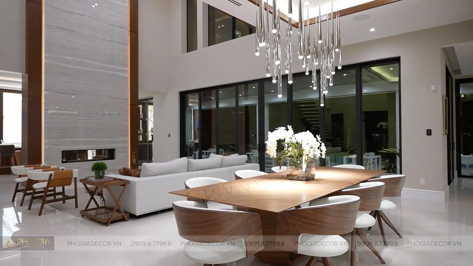 Thiết kế nội thất biệt thự phong cách hiện đại giúp mang lại một không gian đầy sự hiện đại, tiện nghi về công năng. Điểm nhấn ấn tượng chính là dòng gỗ Walnut (Óc Chó)